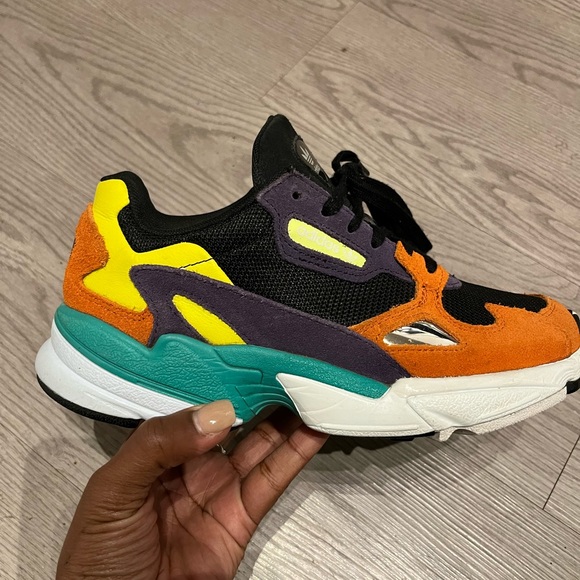 adidas Shoes - Adidas Torsion Women’s Sneaker Size 6